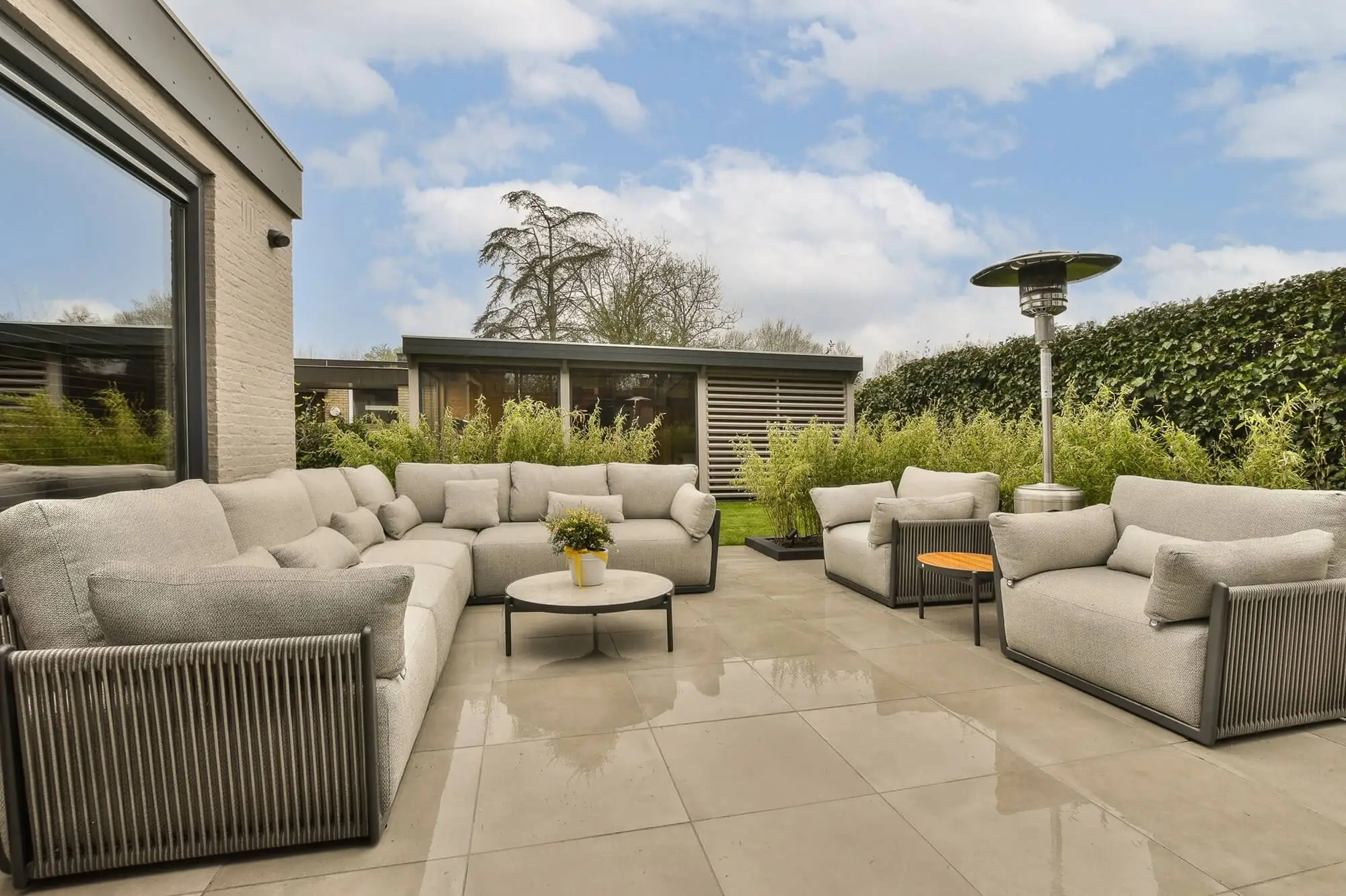 How to Clean Outdoor Tiles?